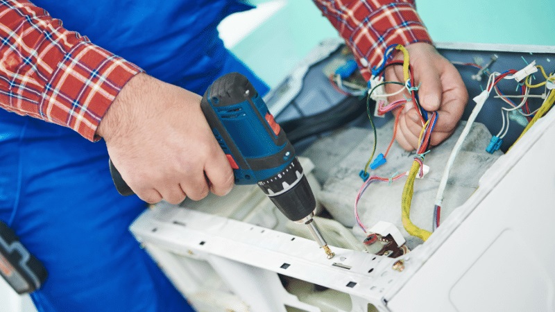 Demirci Whirlpool Whirlpool çamaşır makinesi kart tamiri – Su almama arızası orijinal parça ile giderildi. - Teknik servis örneği